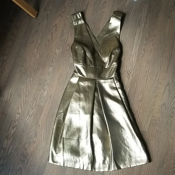 Banana Republic Dresses | Metallic Gold Dress | Color: Gold | Size: 10 | Becca_Anastasia's Closet Banana Republic Dresses | Metallic Gold Dress | Color: Gold | Size: 10 | Becca_Anastasia's Closet